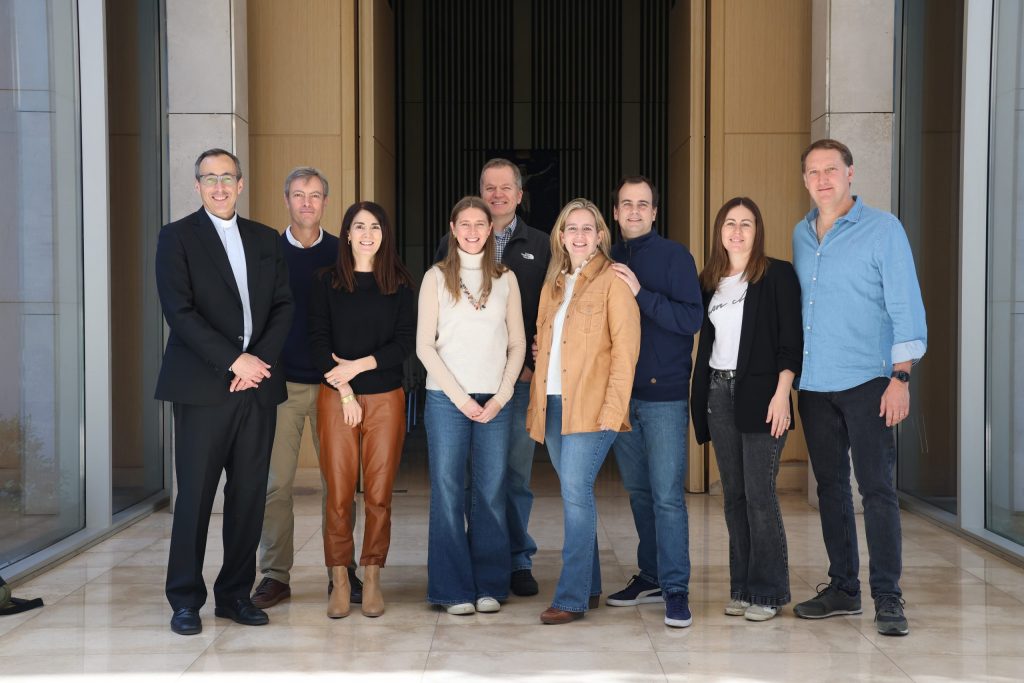 Padre Sebastián Urruticoechea, Matías Prieto, Constanza Bosselin, Magdalena Werner, Alejandro Reid, Paula Ferrer, Ignacio Izcúe, María de los Ángeles Egaña y Eugenio Benítez.